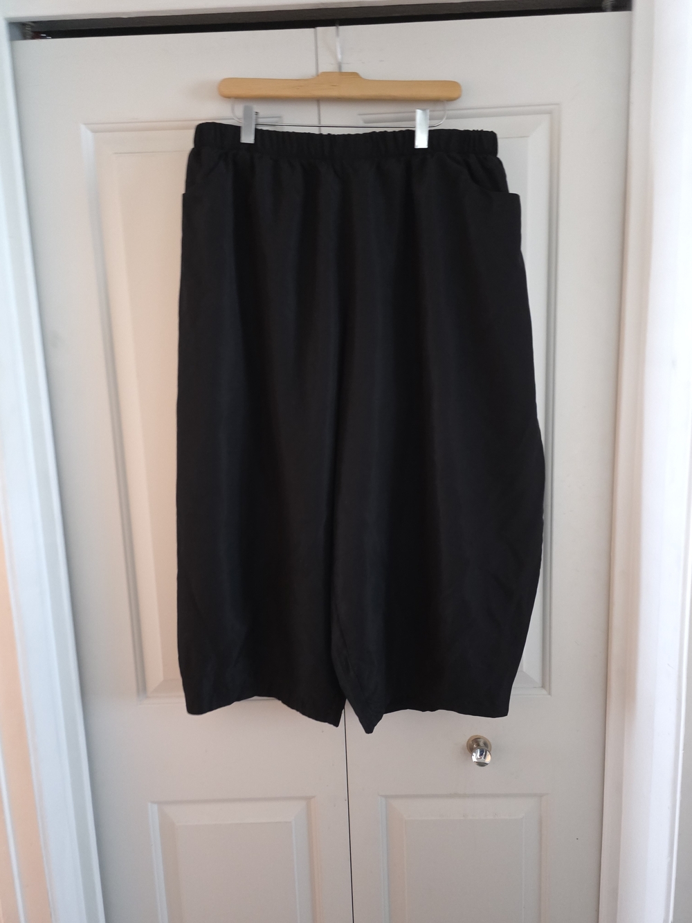 SHEIN Black Capris Wide Leg Elastic Waist